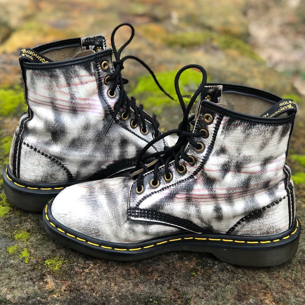 SOLD SOLD Dr Martens England Gorgeous leather